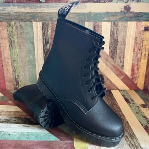 Vegetarian Shoes Boulder Boots w/Airseal Town Sole NWOB Womens Black Size 8